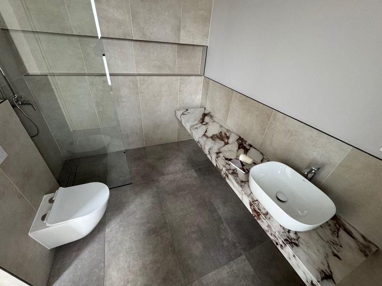 Casă individuală cu 5 camere cu Canalizare în Tunari