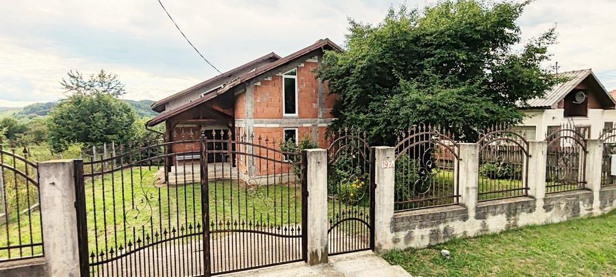 Casă individuală cu 4 camere cu Teren 2446 Mp în Manga