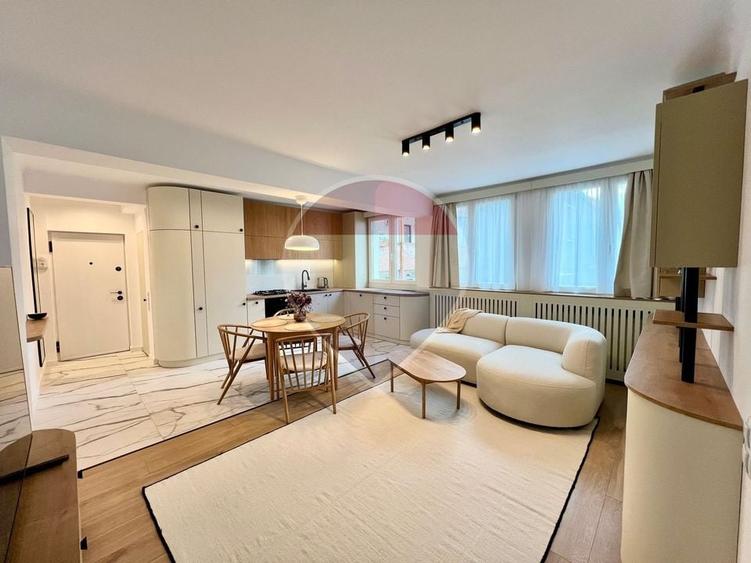Apartament cu 2 camere decomandat, mobilat în P-ța Mihai Viteazul