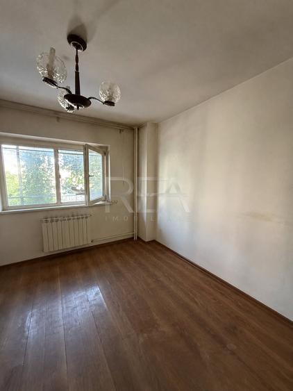 Apartament cu 3 camere decomandat în Drumul Taberei