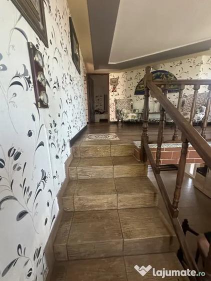 Casă cu 5 camere cu Teren 2800 Mp în Central