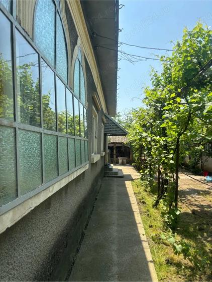 Casă cu 4 camere cu Teren 2500 Mp în Rotunda
