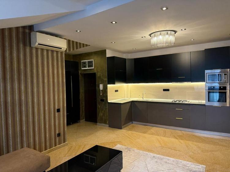 Apartament cu 3 camere decomandat în Mărgeanului