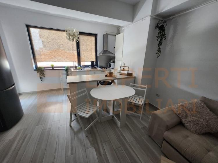 Apartament cu 2 camere decomandat, mobilat în Mamaia-Sat