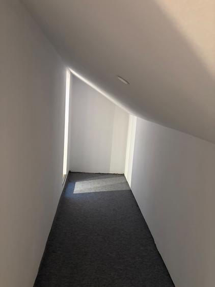 Apartament cu 3 camere semidecomandat, mobilat în Florilor
