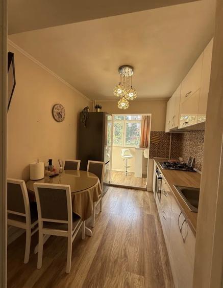 Apartament cu 3 camere decomandat în Dristor