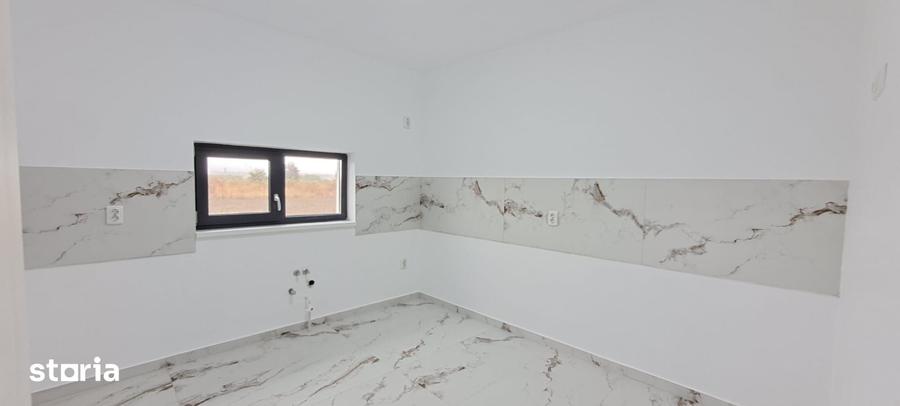 Casă cu 3 camere cu Teren 500 Mp în Săbăreni