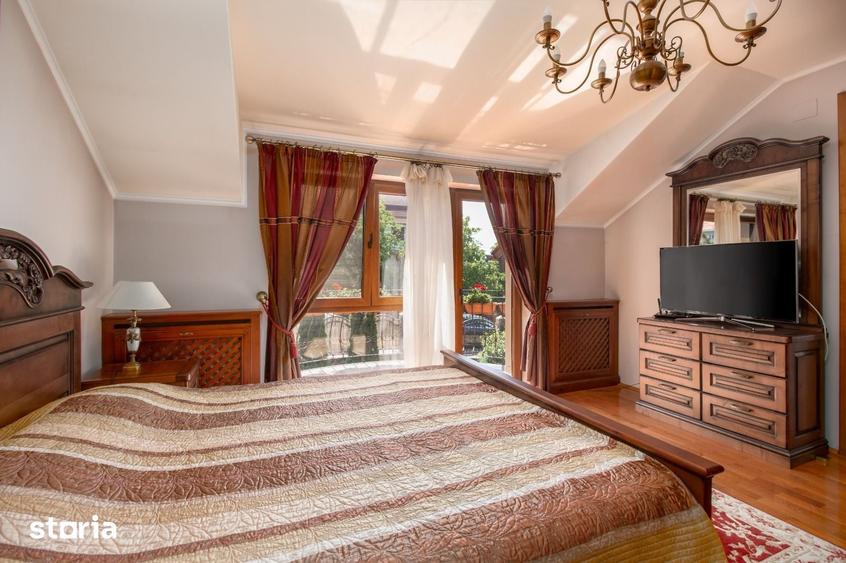 Casă cu 10 camere cu Teren 1053 Mp în Paleu