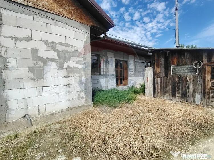 Casă cu 3 camere cu Teren 1326 Mp în Central