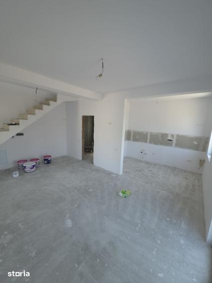 Casă cu 4 camere cu Teren 400 Mp în Domnești