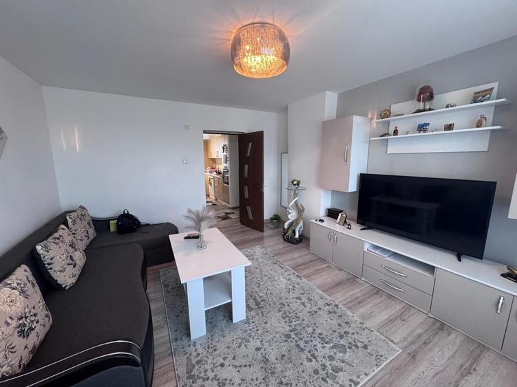 Apartament cu 4 camere decomandat în Central