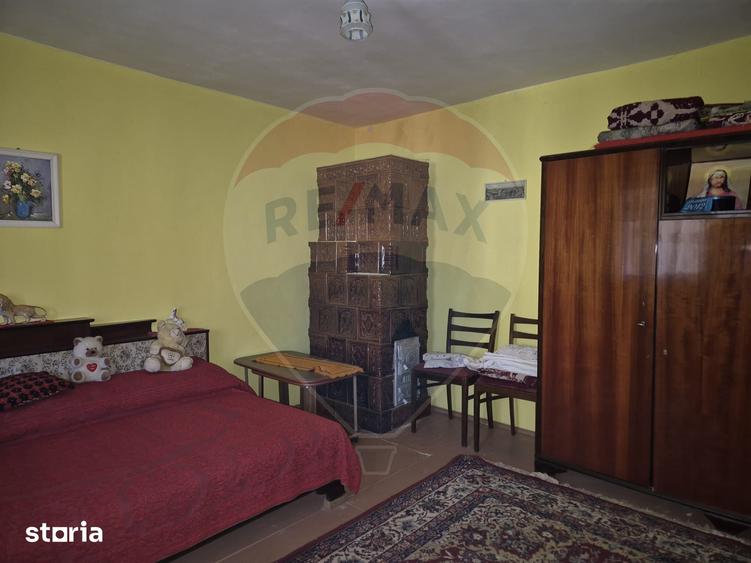 Casă cu 4 camere cu Teren 4700 Mp în Parincea