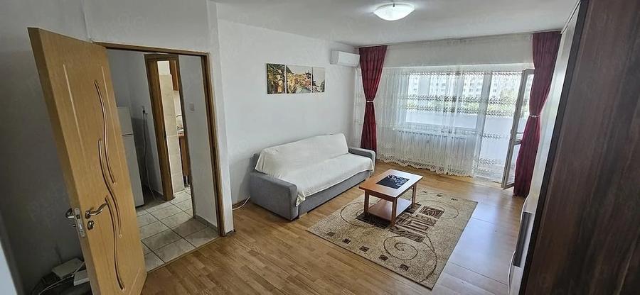 Garsonieră decomandată în Tei