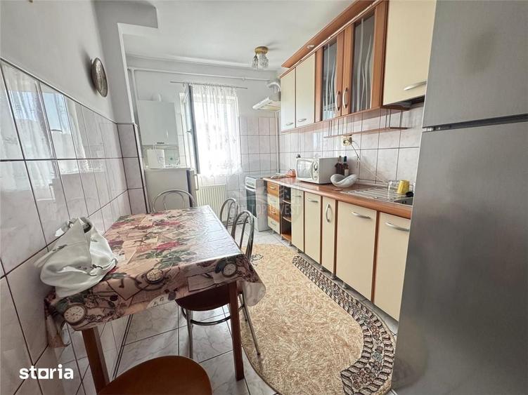 Apartament cu 3 camere decomandat în Valea Aurie