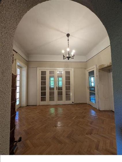 Apartament cu 3 camere semidecomandat în Dorobanți