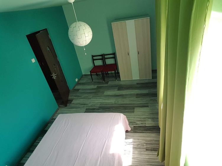Apartament cu 3 camere semidecomandat în Podu Roș