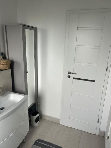 Apartament cu 2 camere semidecomandat, mobilat în Dumbrăvița