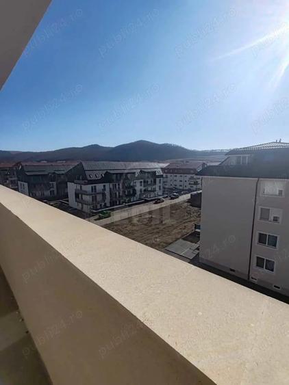 Apartament cu 3 camere semidecomandat în Sud