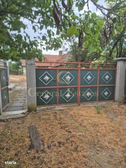 Casă cu 4 camere cu Teren 2290 Mp în Central