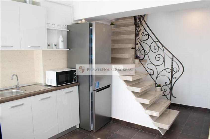 Apartament cu 3 camere semidecomandat, mobilat în Băneasa