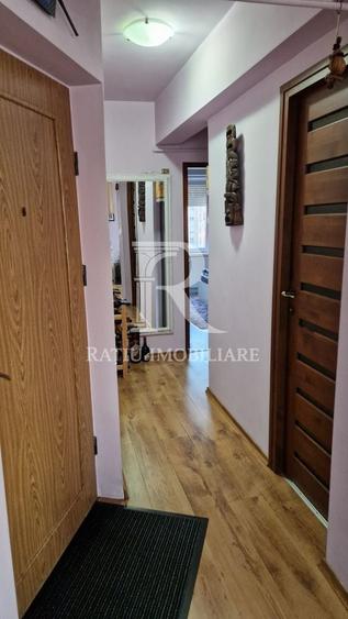 Apartament cu 3 camere decomandat, mobilat în Nufărul