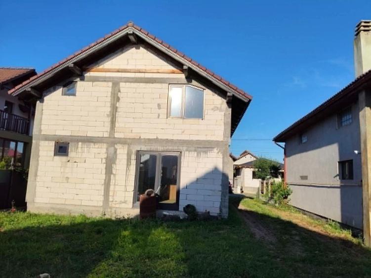 Casă cu 3 camere în Livada