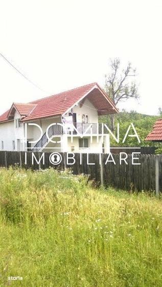 Casă cu 4 camere în Măru