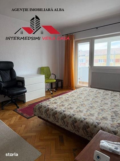 Apartament cu 3 camere decomandat în Cetate