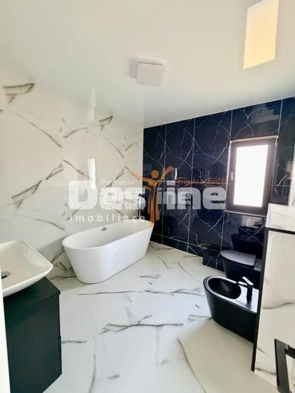 Duplex cu 4 camere cu Canalizare în Rediu