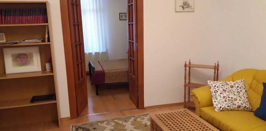 Apartament cu 2 camere semidecomandat, mobilat în 1 Mai