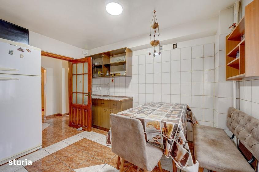 Apartament cu 4 camere în Decebal