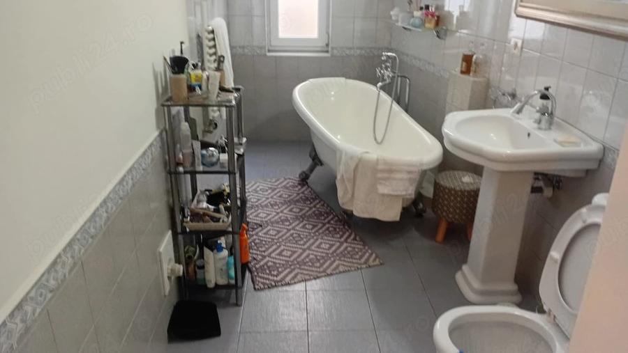 Casă cu 6 camere cu Teren 508 Mp în Bujac