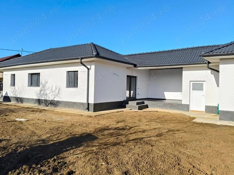 Casă cu 3 camere în Lazuri