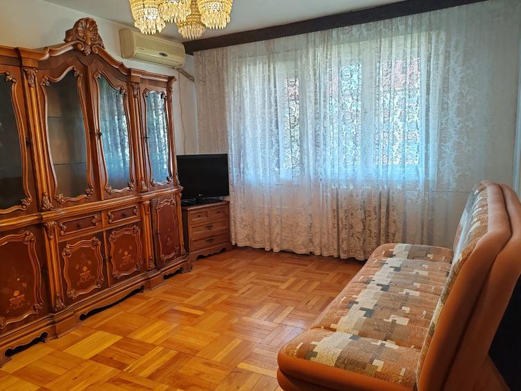 Apartament cu 3 camere semidecomandat în P-ța Gării