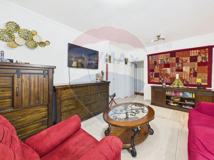 Apartament cu 4 camere semidecomandat, mobilat în 13 Septembrie