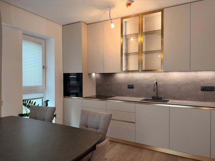 Apartament cu 3 camere, mobilat în Politehnica