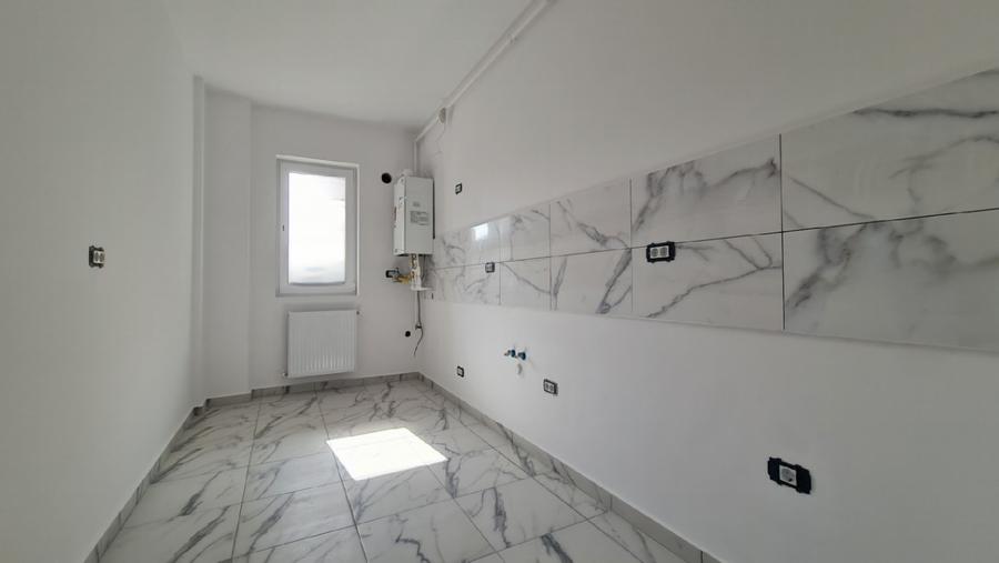 Apartament cu 3 camere decomandat în Titan