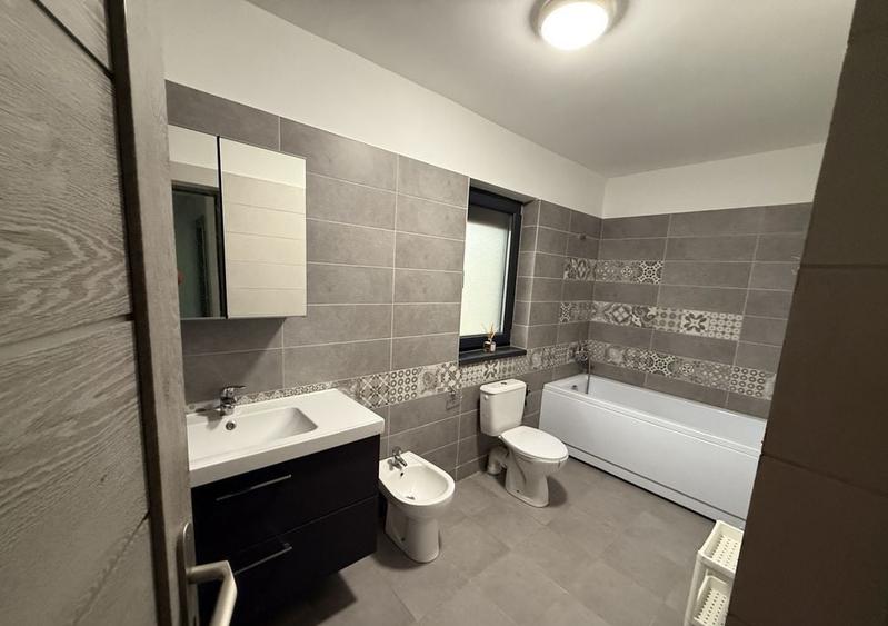 Duplex cu 4 camere cu Canalizare în Popas Păcurari