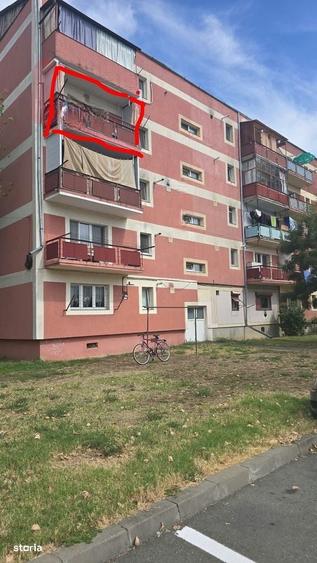 Apartament cu 4 camere decomandat în Micro 16