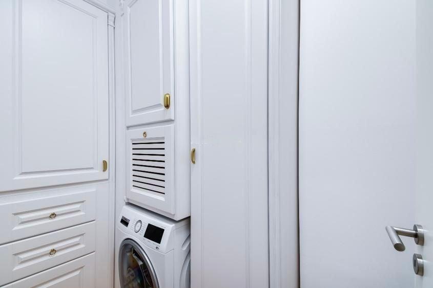 Apartament LUX ultracentral | 79 mp + terasă 50 mp | Saună proprie | Parcare sub - 13