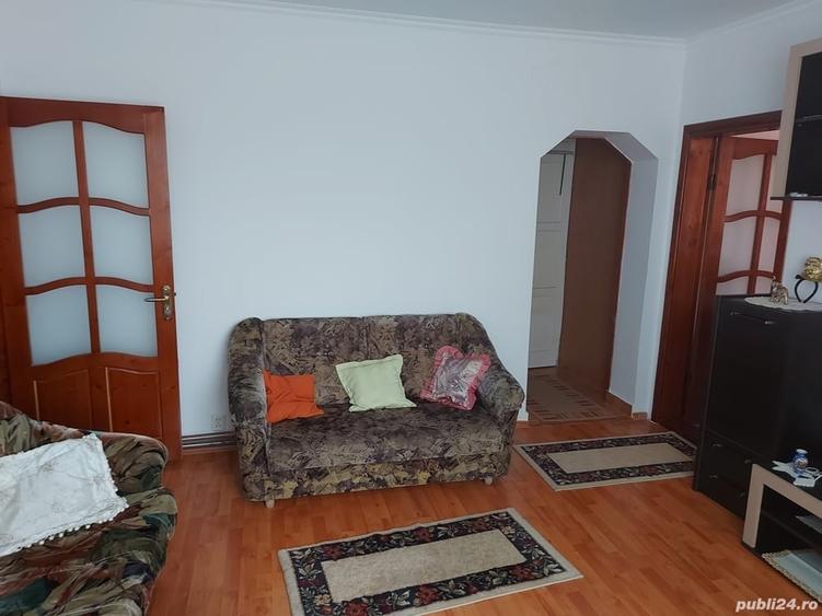 Apartament cu 3 camere semidecomandat în Câmpina