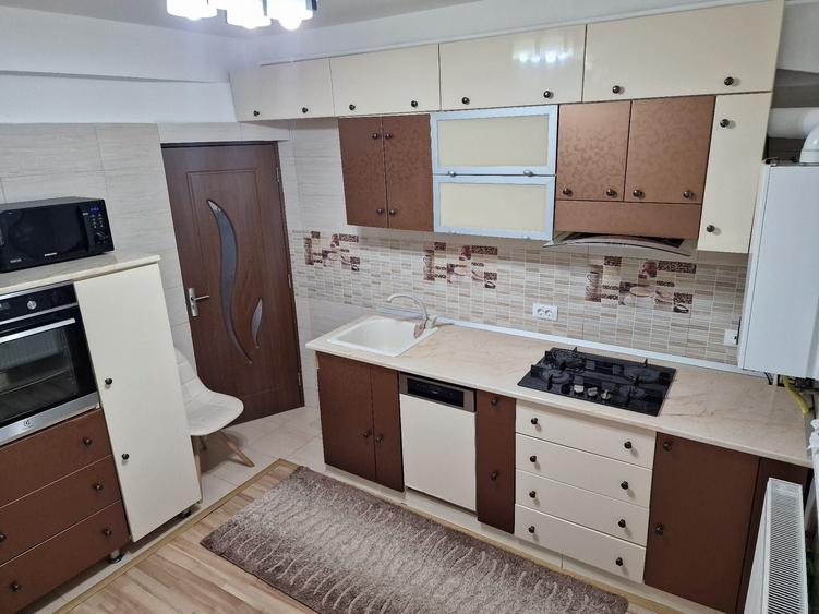 Apartament cu 3 camere decomandat în Dărmănești