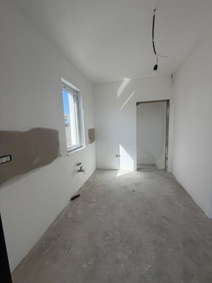 Duplex cu 5 camere cu Canalizare în Săcălaz