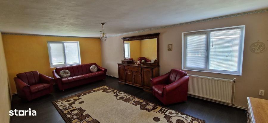 Casă cu 10 camere cu Teren 1715 Mp în Fălticeni