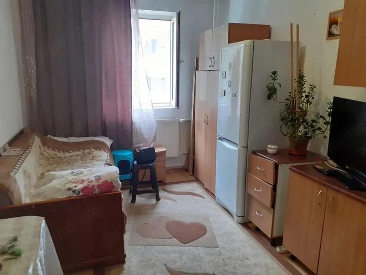 Garsonieră decomandată în Far