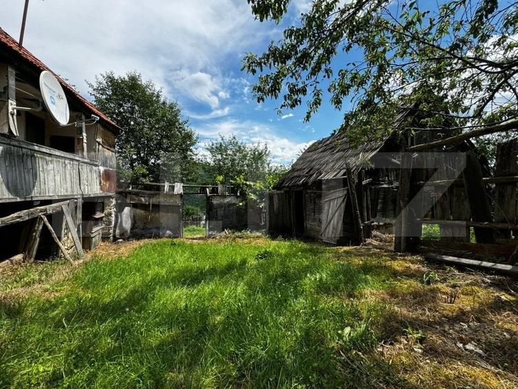 Casă individuală cu 2 camere cu Teren 9340 Mp în Exterior Sud