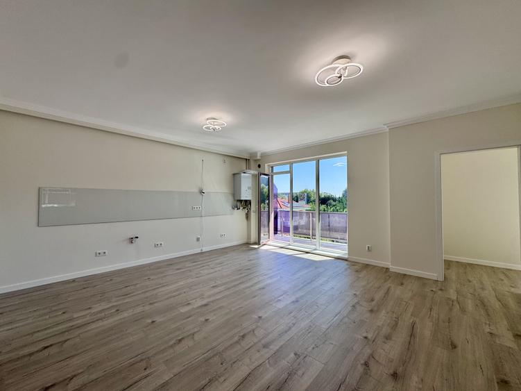 Apartament cu 3 camere semidecomandat în Florești