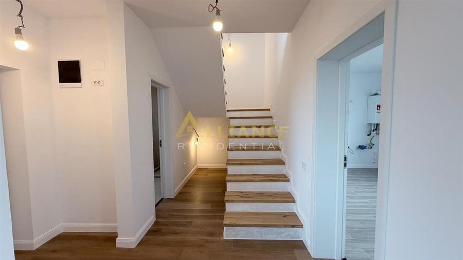 Casă individuală cu 5 camere cu Teren 259 Mp în Berceni