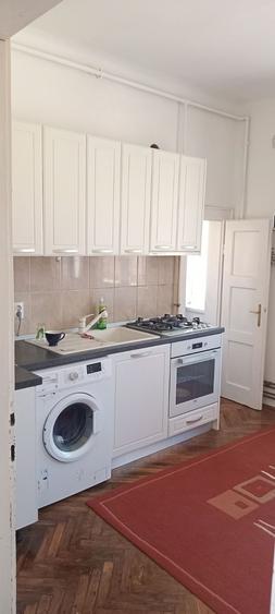 Apartament cu 3 camere decomandat în Orașul de Jos