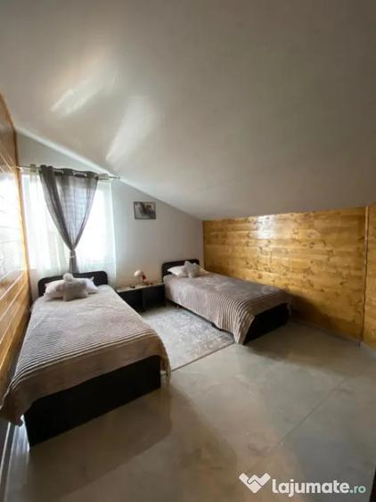 Apartament cu 4 camere decomandat în Central